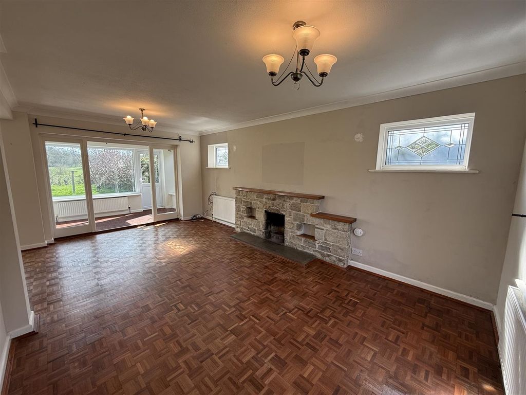 Property photo 3 of 19 Living Room