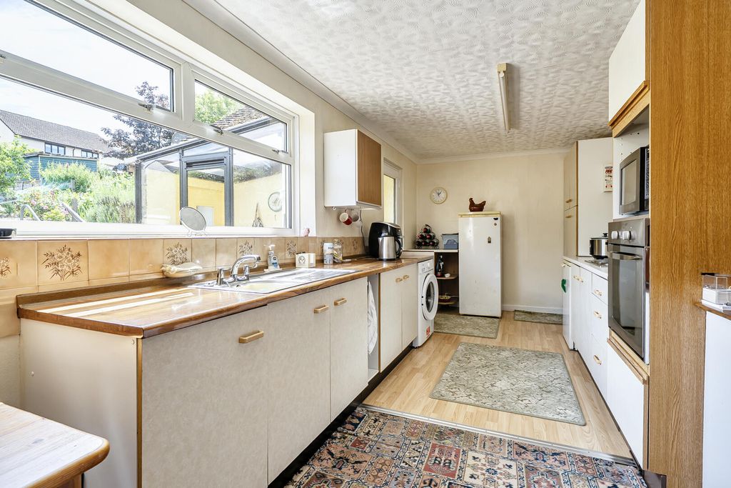 Property photo 3 of 23 Kitchen