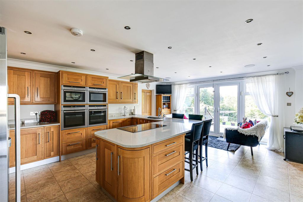 Property photo 3 of 25 12 Kitchen.Jpg