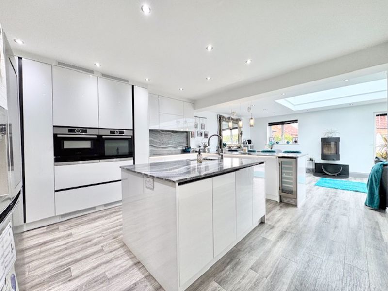 Property photo 2 of 32 Kitchen Breakfast Room