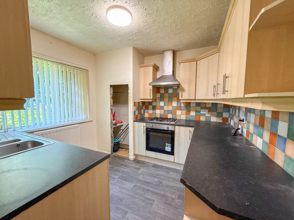 Property photo 3 of 16 Kitchen