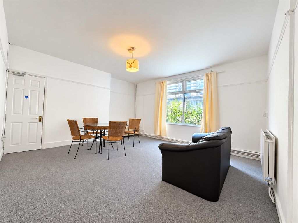 Property photo 3 of 11 65794B09-85Ae-4551-864D-75Ae166E6955.Png
