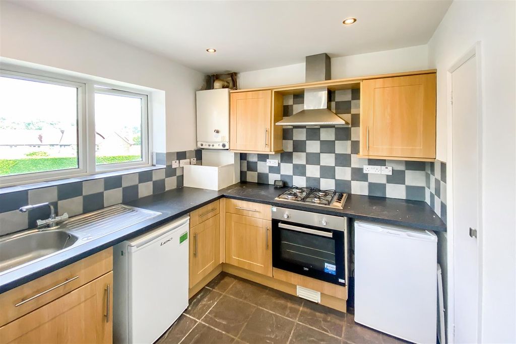 Property photo 3 of 8 Kitchen