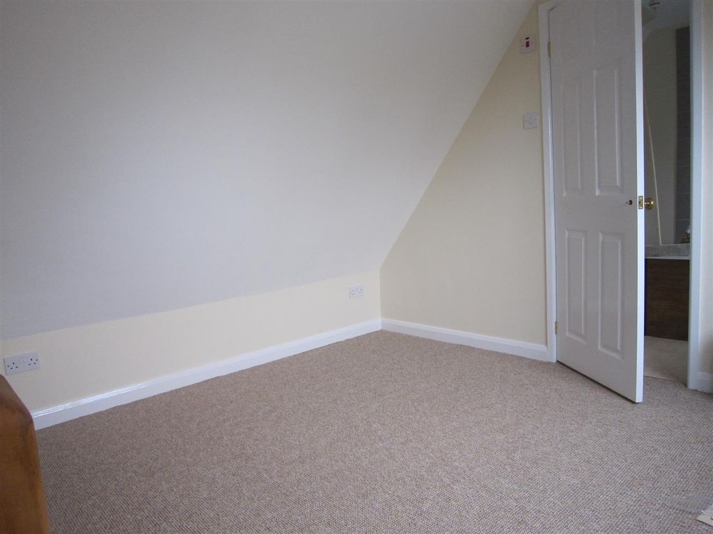 Property photo 3 of 8 Bedroom Area.Jpg