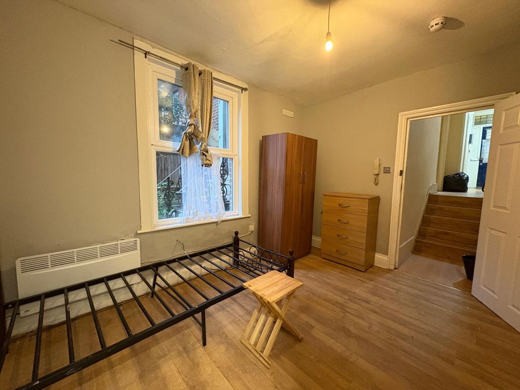 Property photo 2 of 5 7Aacaa20-d53E-49E0-B269-44De66Bc087c