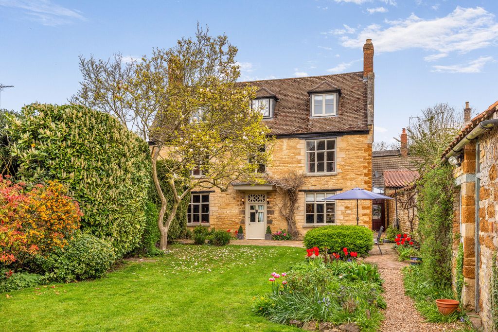 Property photo 1 of 31