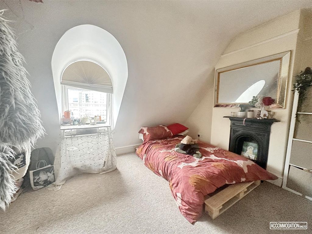 Property photo 2 of 9 Charming Bedroom With Unique Arched Window...