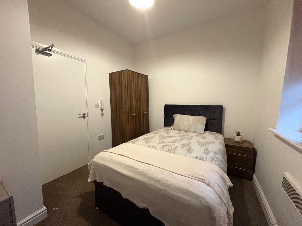 Property photo 1 of 3 Room 104, Harts House