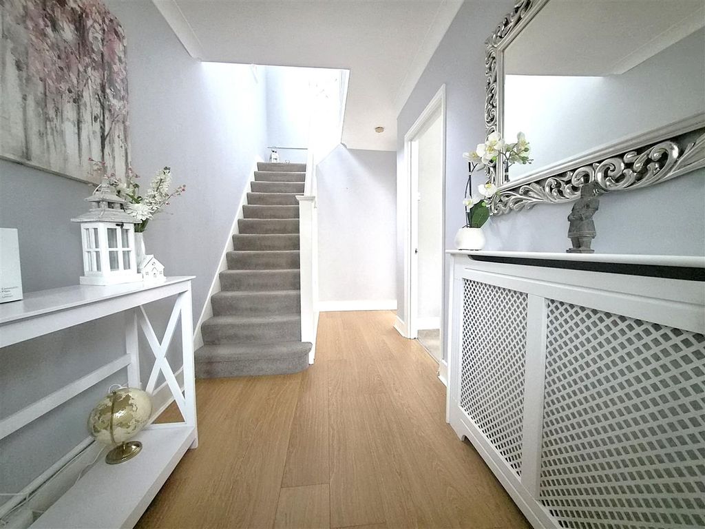 Property photo 2 of 22 Entrance Hallway