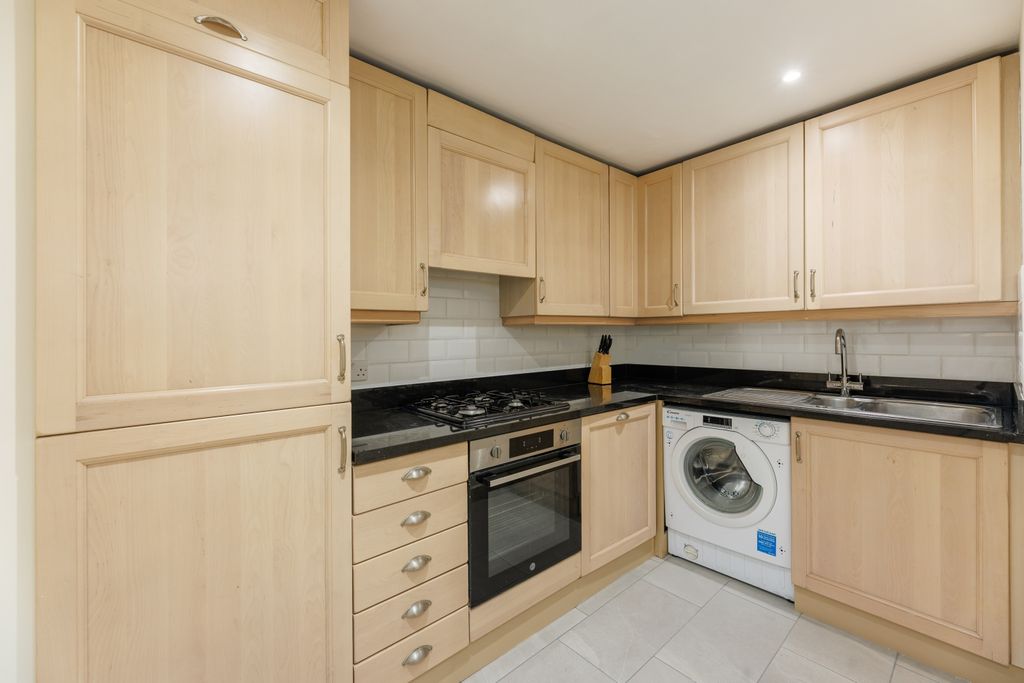 Property photo 2 of 11 Kitchen