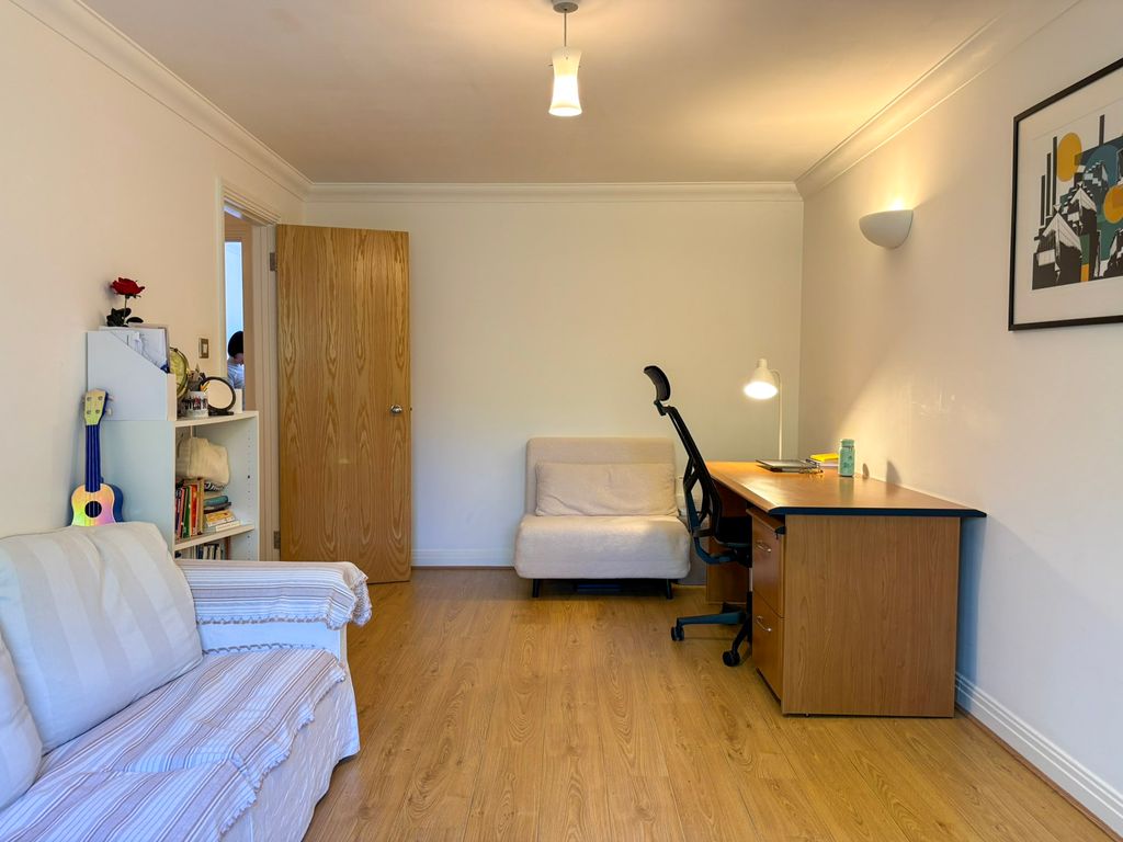 Property photo 2 of 11 Lounge