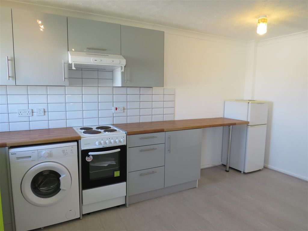 Property photo 2 of 13 Kitchen