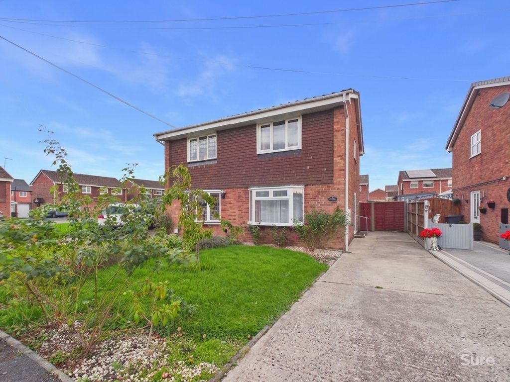 Property photo 1 of 11 Front