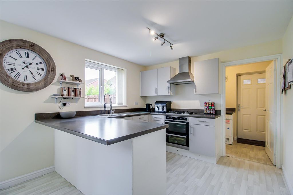 Property photo 3 of 17 Kitchen/Diner