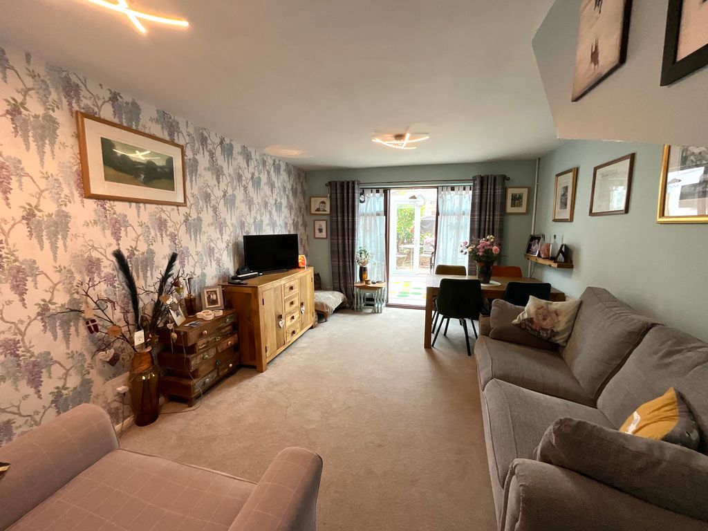 Property photo 3 of 19 Img_3786