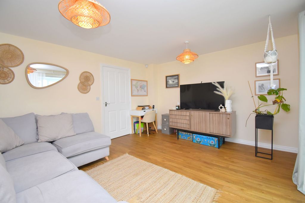 Property photo 3 of 23