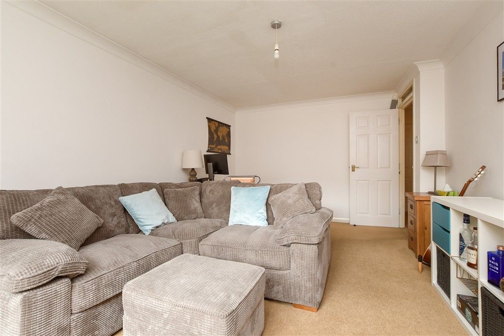 Property photo 2 of 9 Lounge