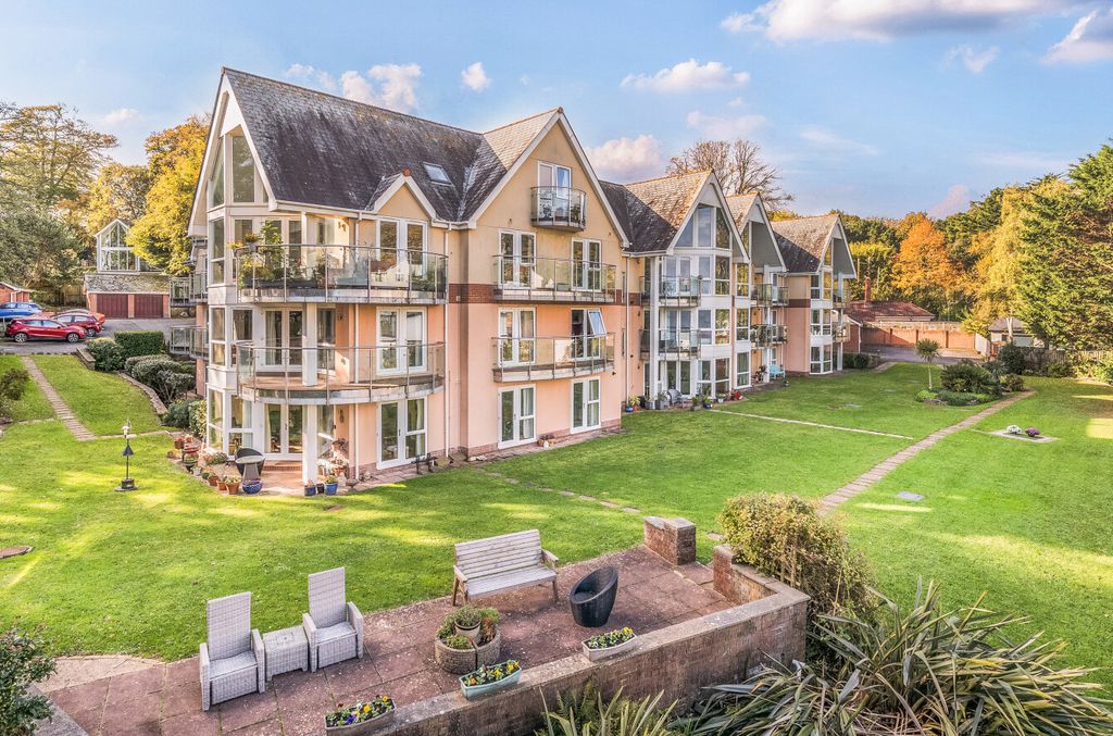 Property photo 2 of 34 The Cliffs