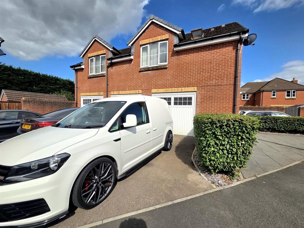 Property photo 1 of 16 7 Waun Draw Front...Jpg