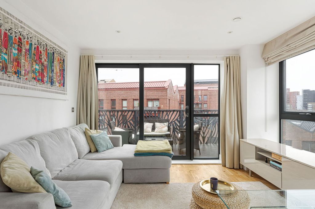 Property photo 3 of 21