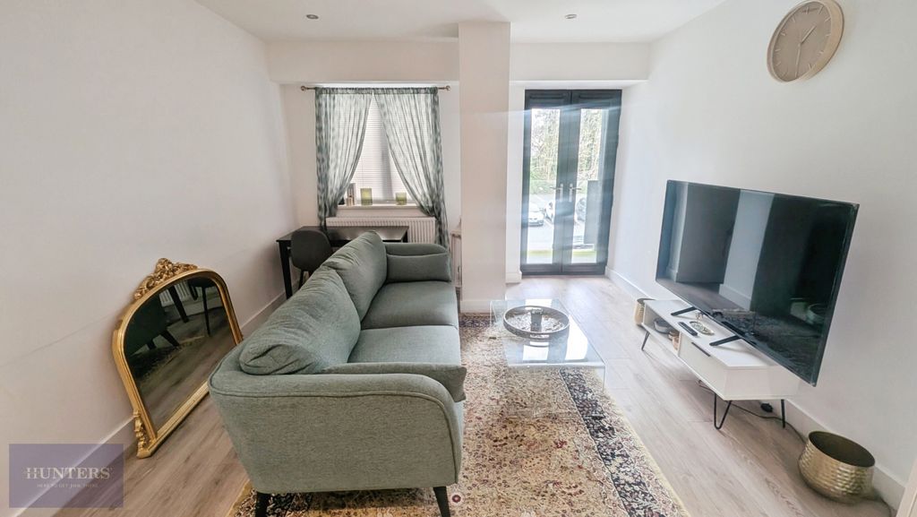 Property photo 2 of 10 Pbox-Img.Jpg