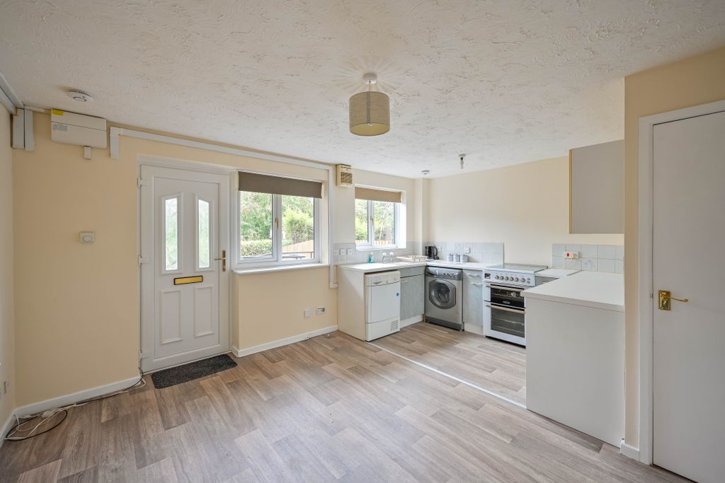 Property photo 3 of 8 Lounge/Kitchen