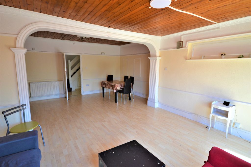 Property photo 3 of 6 Gallery