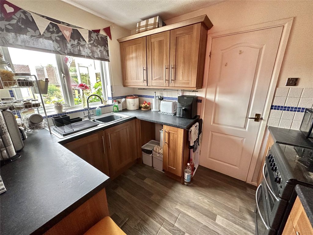 Property photo 2 of 9 Kitchen