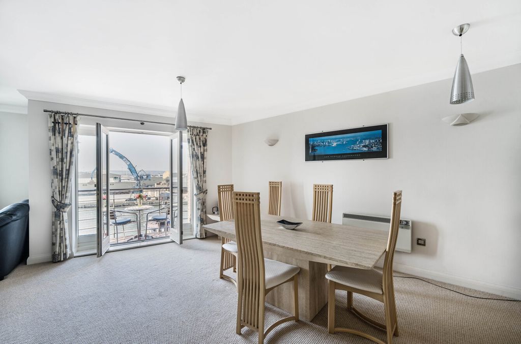 Property photo 3 of 19 Dining Area