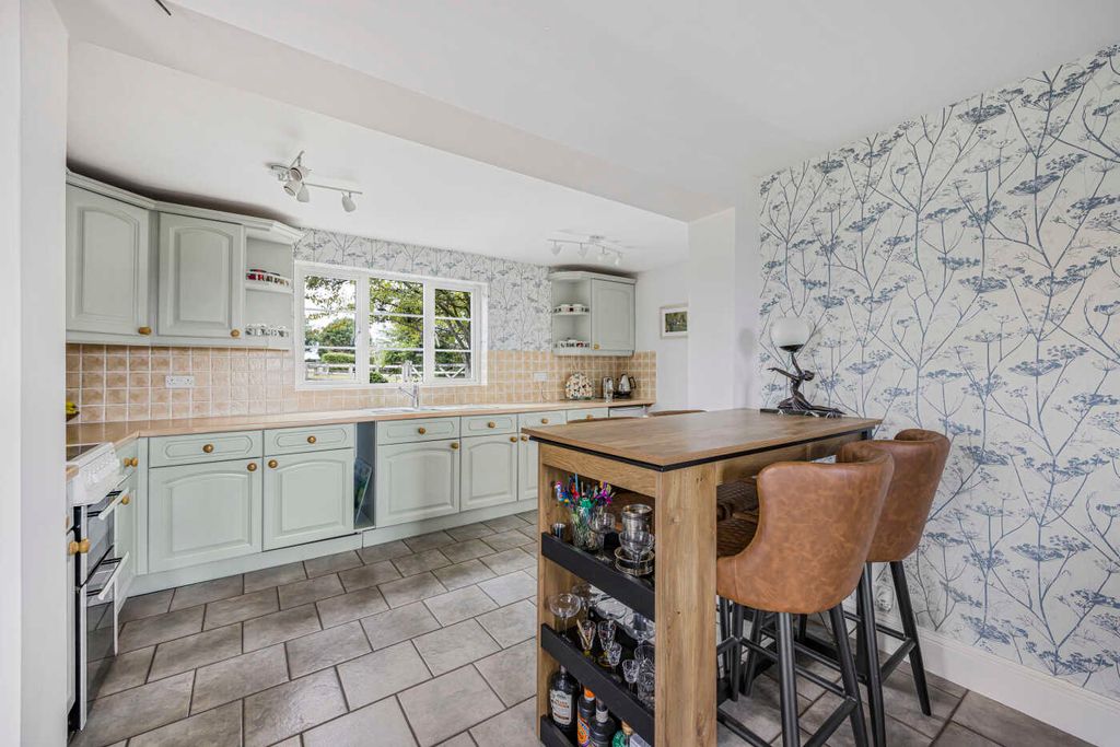 Property photo 3 of 32 28_62092.Jpg