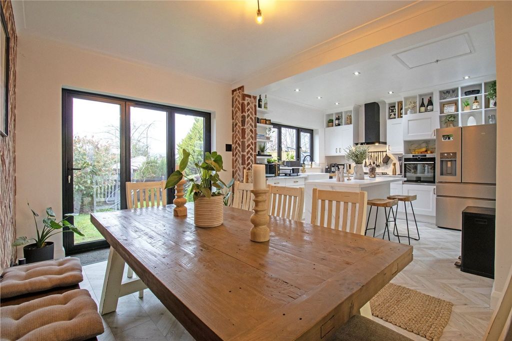 Property photo 2 of 29 Picture No. 15