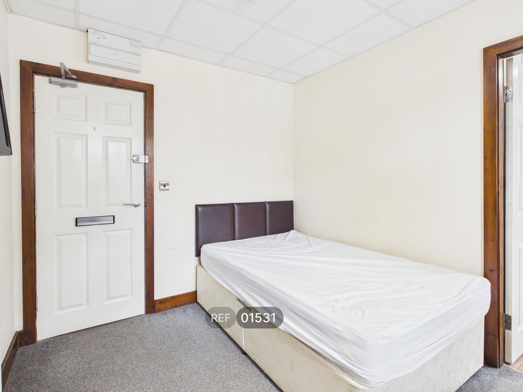Property photo 2 of 17 Bedroom