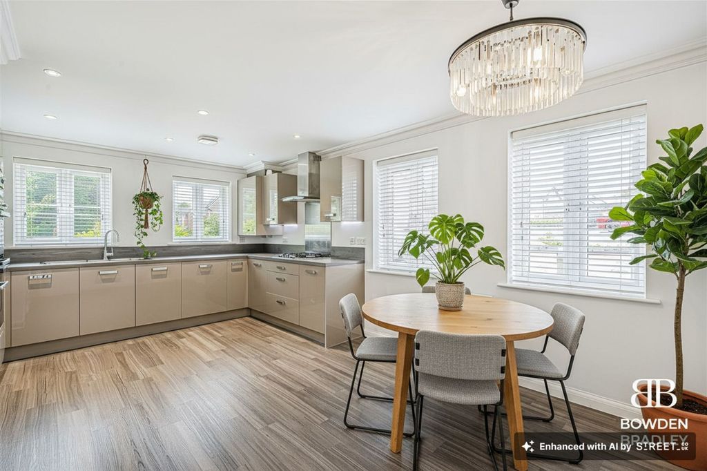 Property photo 3 of 29