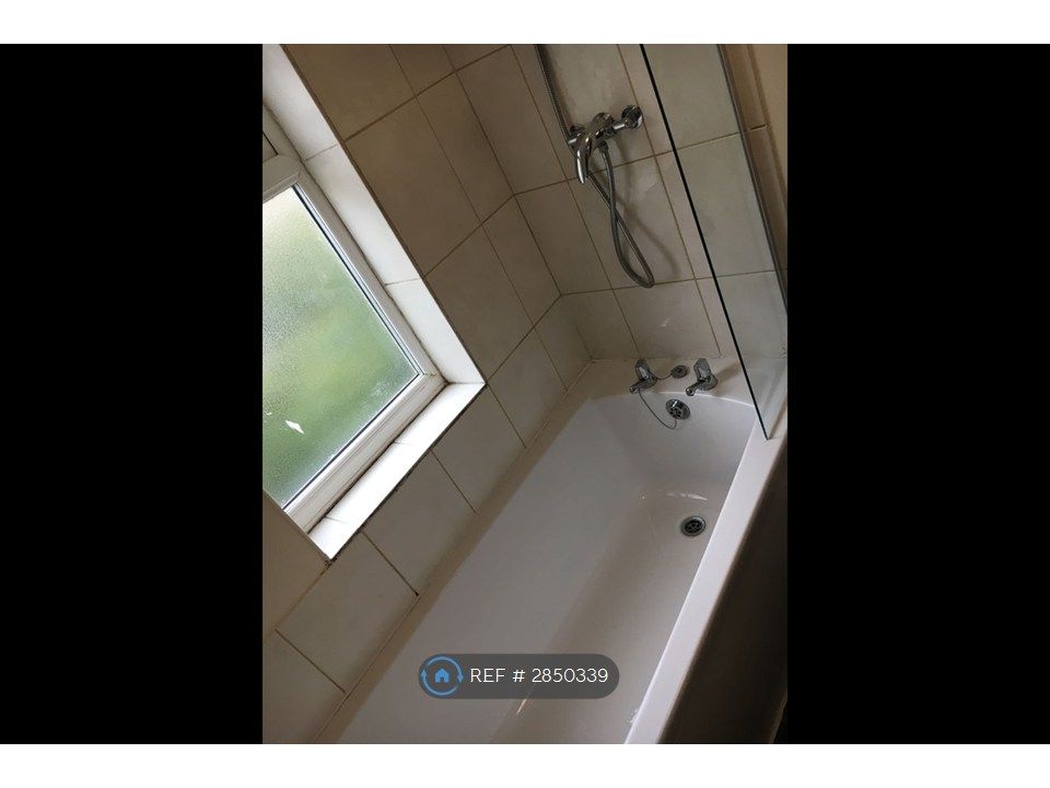 Property photo 2 of 12 Bathroom