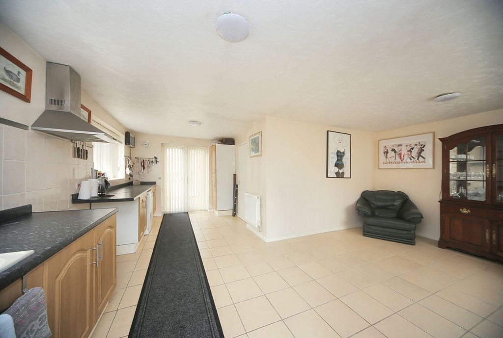 Property photo 3 of 25