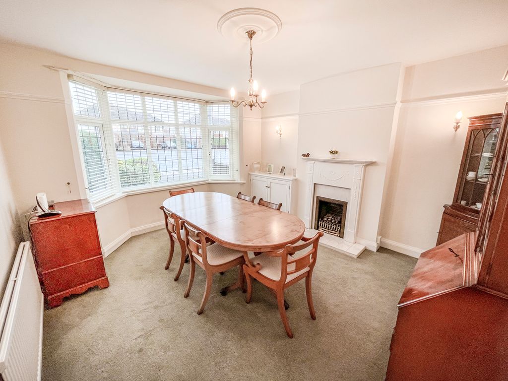 Property photo 3 of 19 Dining Room