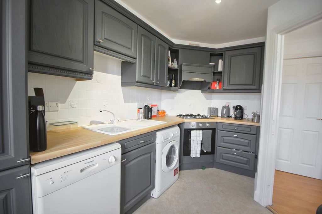 Property photo 2 of 9 Kitchen