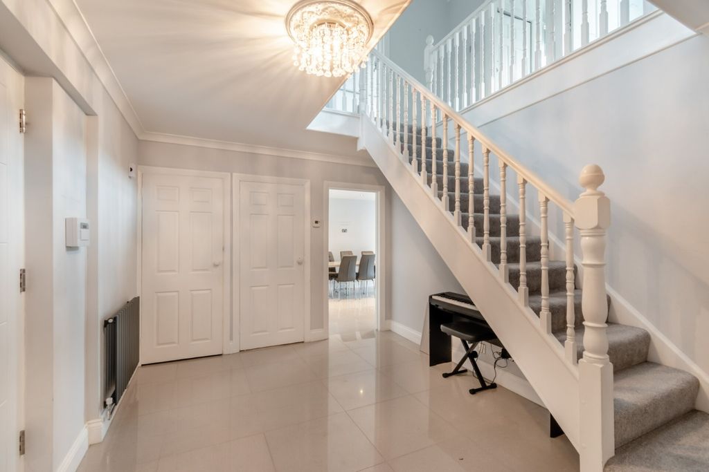 Property photo 3 of 27 3383904