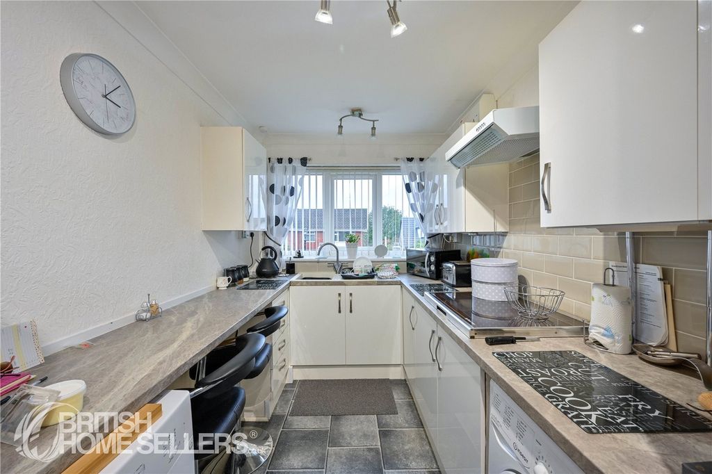 Property photo 3 of 16 Picture No. 12