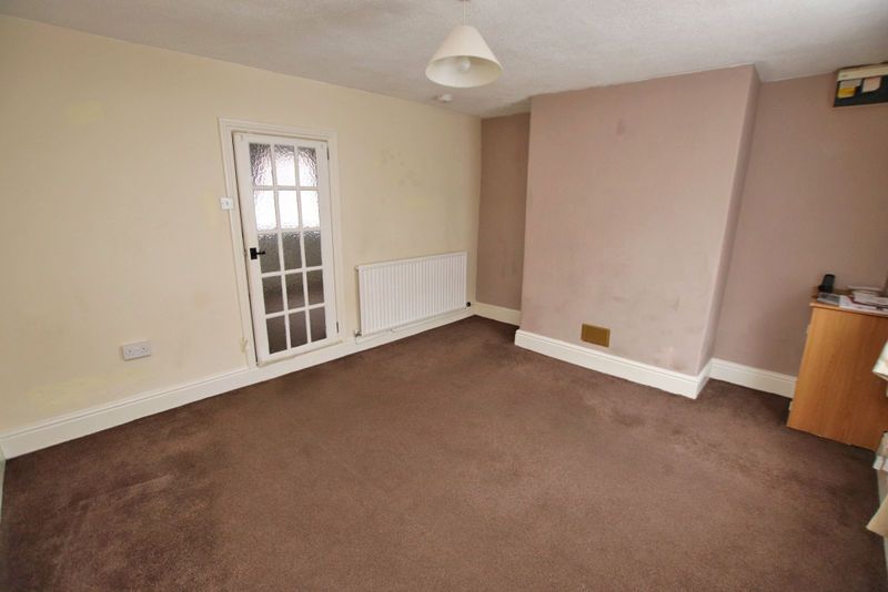 Property photo 3 of 11 Lounge Photo 2