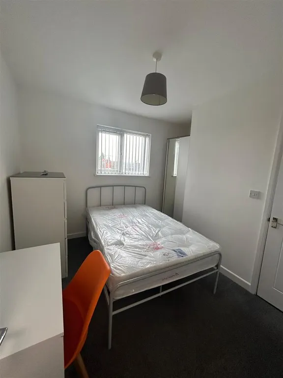 Apartment in Coventry, Ball Hill - View 3