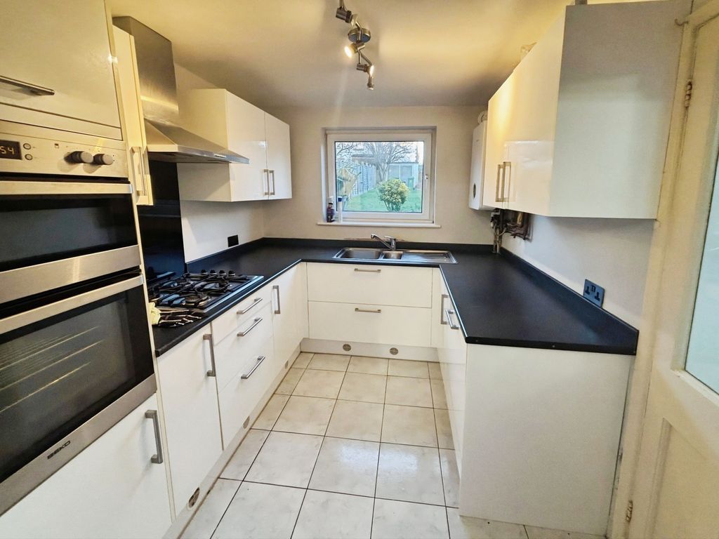 Property photo 2 of 7 7877267c-Kithcne