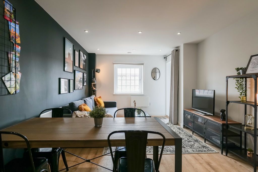 Property photo 2 of 6