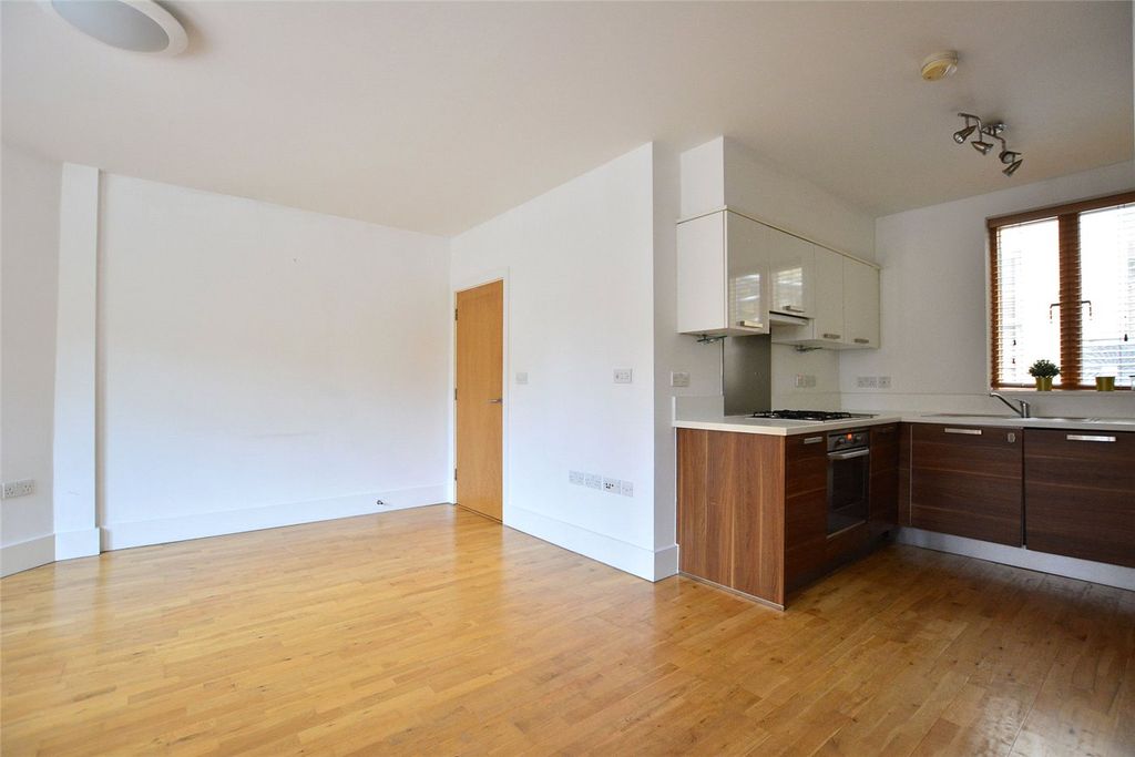 Property photo 3 of 12 Picture No. 10