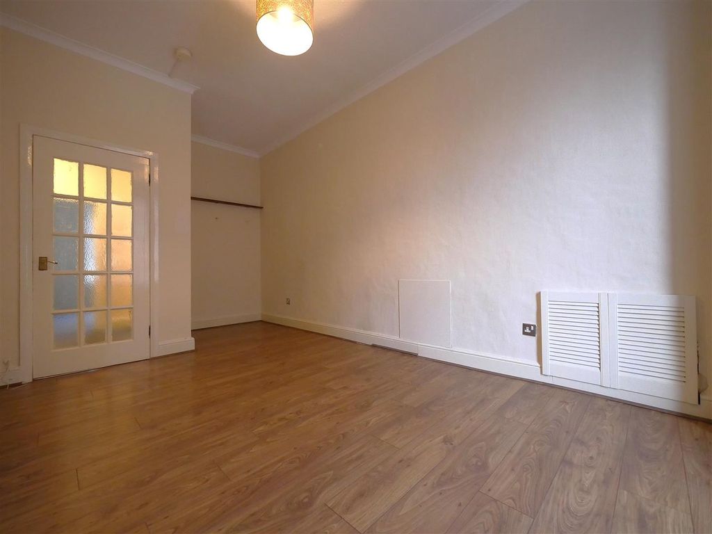 Property photo 3 of 8 P2110560.Jpg