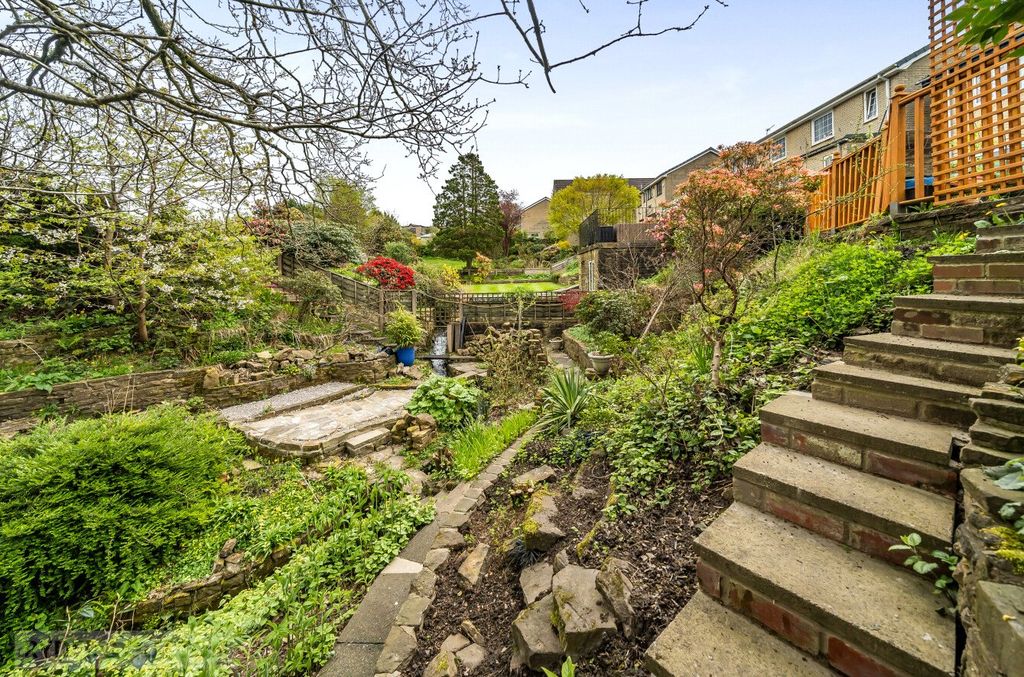 Property photo 3 of 31 Garden