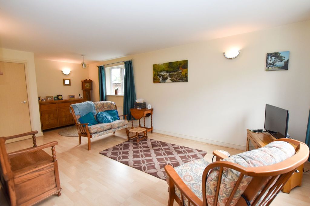 Property photo 3 of 14