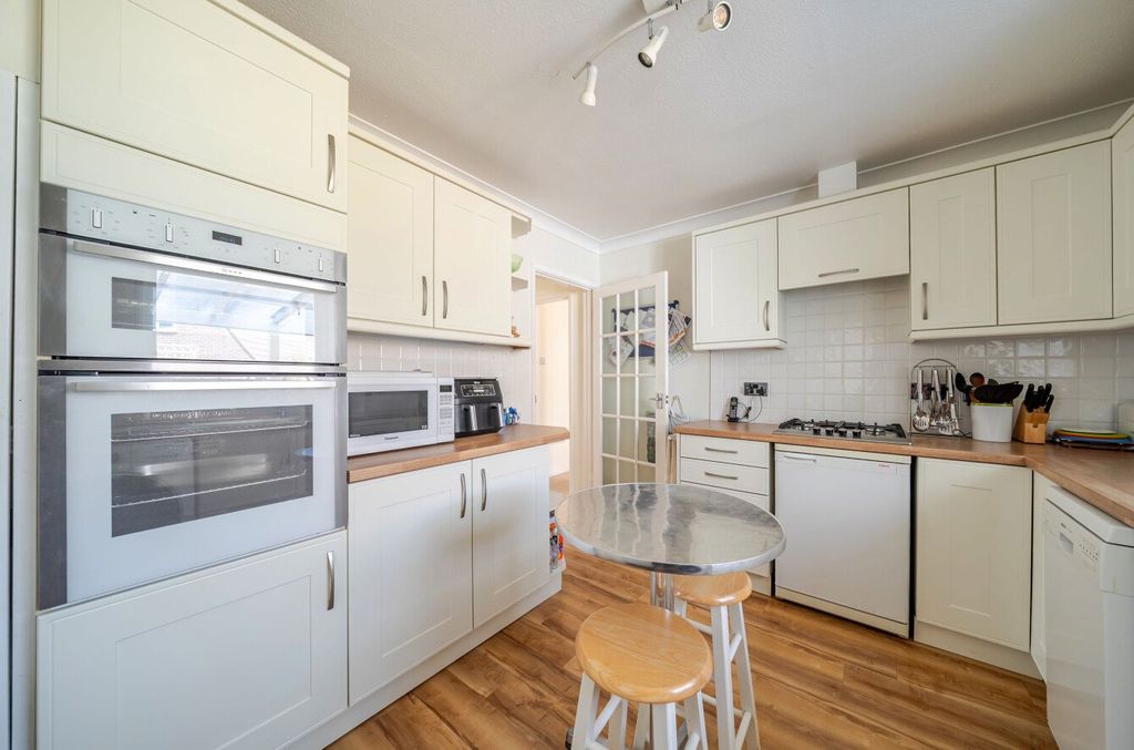 Property photo 3 of 13 1497797-12-6A61E2...