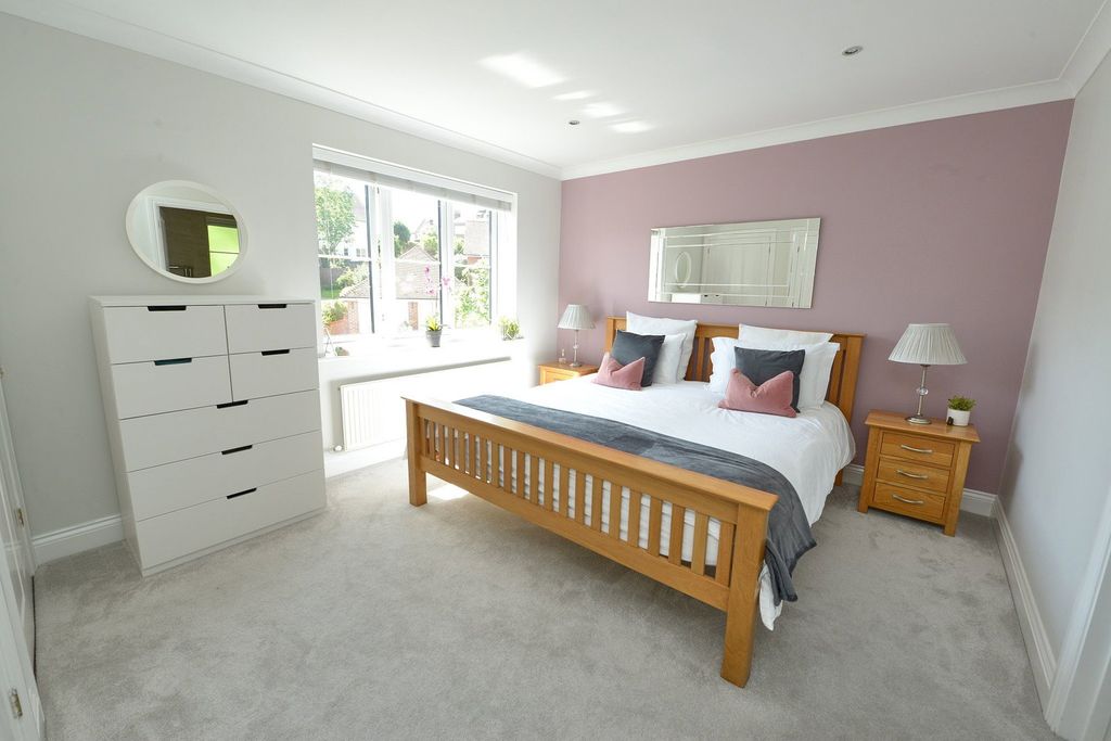 Additional image 11 of 5 bed detached house for saleFullerton Close, Fleet GU51