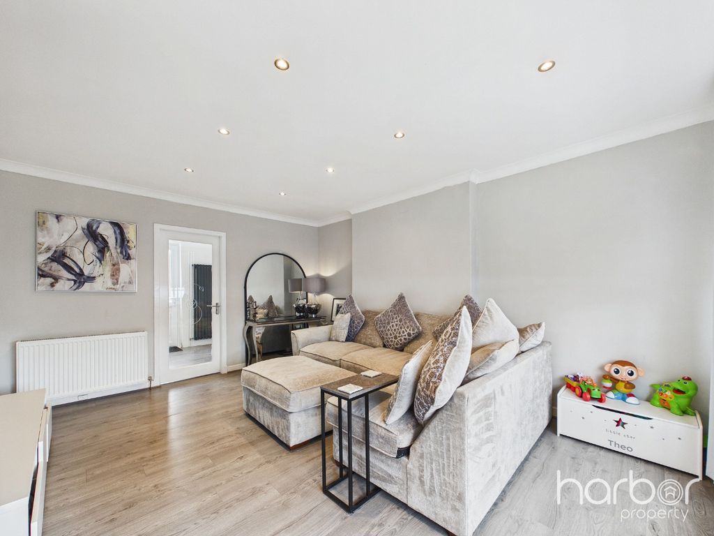 Property photo 2 of 15 5370394